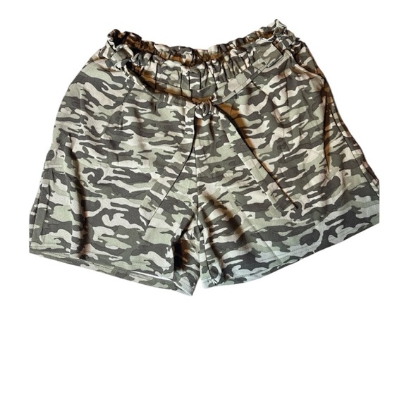 Full Circle Trends Green Camo Pull On Shorts Womens Size 2X New - Picture 1 of 16